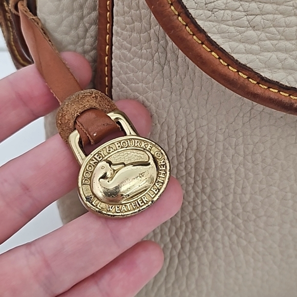 Rare Vintage Dooney and Bourke Essex All Weather Ivory Leather With British Tan - Picture 4 of 15